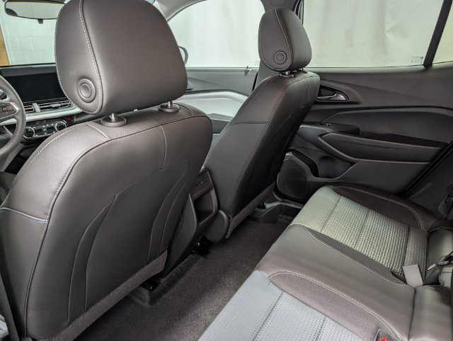 New 2026 Chevrolet Trax LT w/ Sunroof Package FWD image 13
