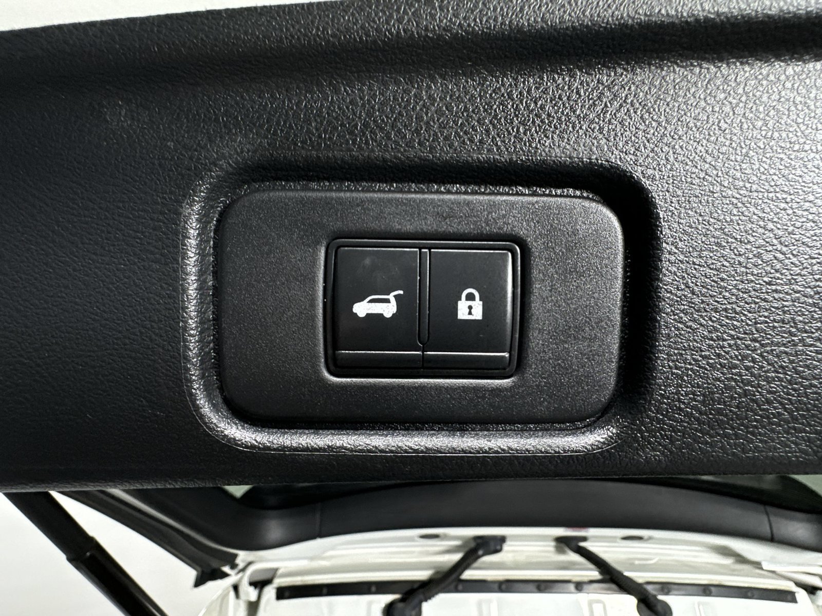 Used 2022 Nissan Pathfinder SL AWD/4WD image 38
