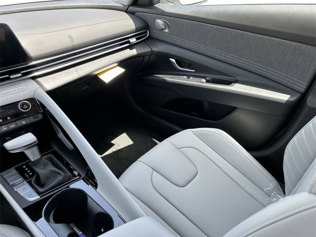 New 2025 Hyundai Elantra Limited image 6