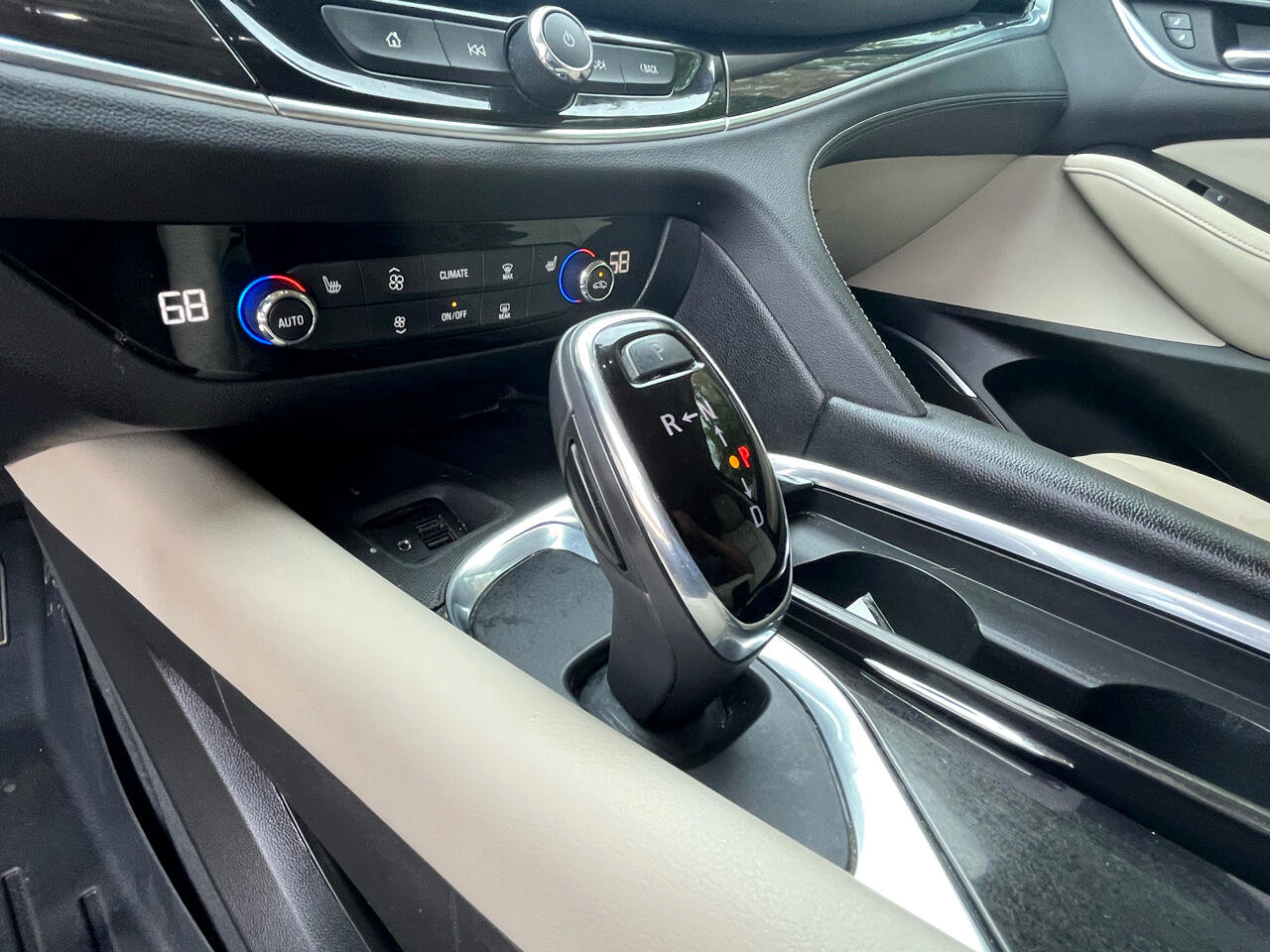 Used 2020 Buick Enclave Essence image 35