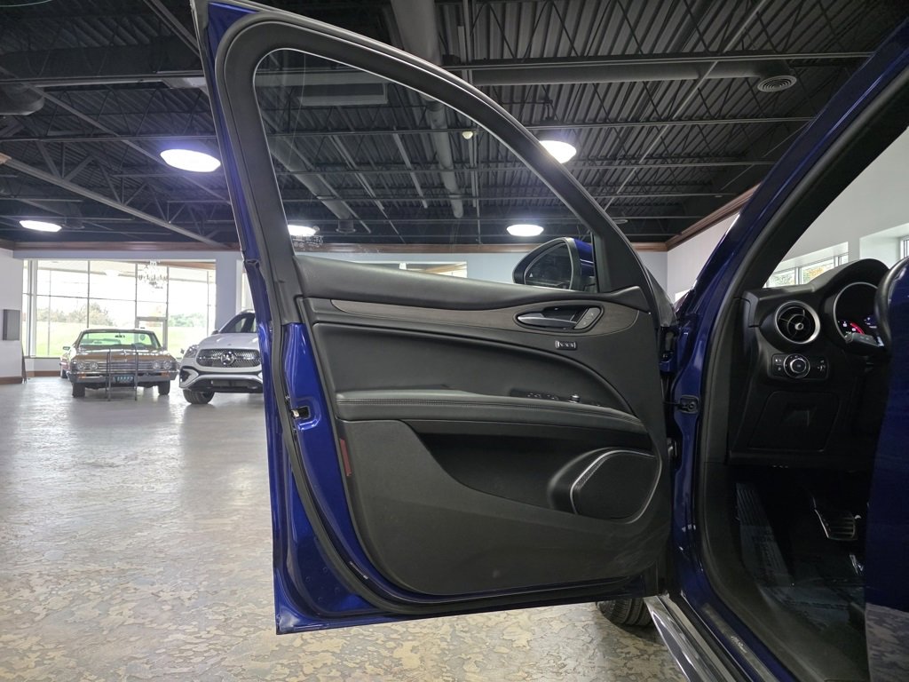 Used 2022 Alfa Romeo Stelvio Ti image 15