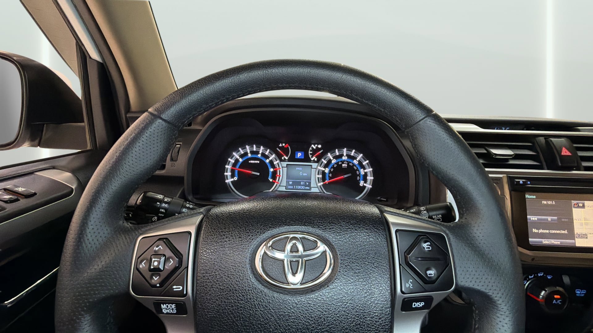 Used 2018 Toyota 4Runner SR5 AWD/4WD image 29