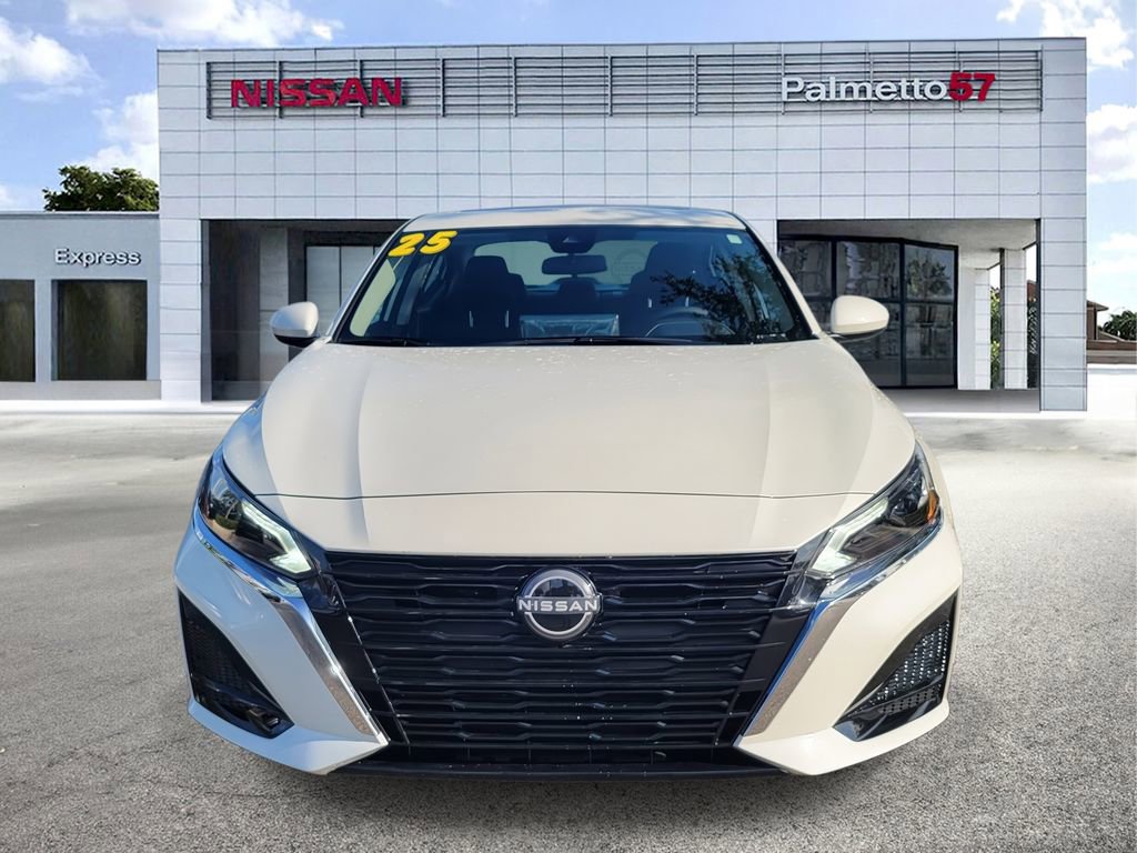 Used 2025 Nissan Altima 2.5 SV w/ SV Premium Package FWD image 2