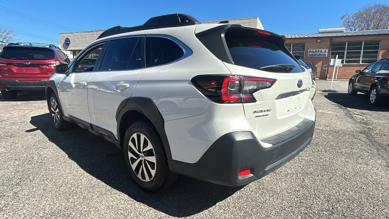 Used 2023 Subaru Outback Premium AWD/4WD image 4