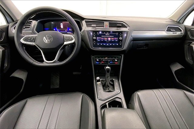 Certified 2023 Volkswagen Tiguan SE w/ Panoramic Sunroof Package image 15