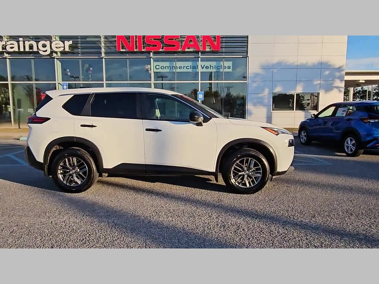 Used 2023 Nissan Rogue S image 35