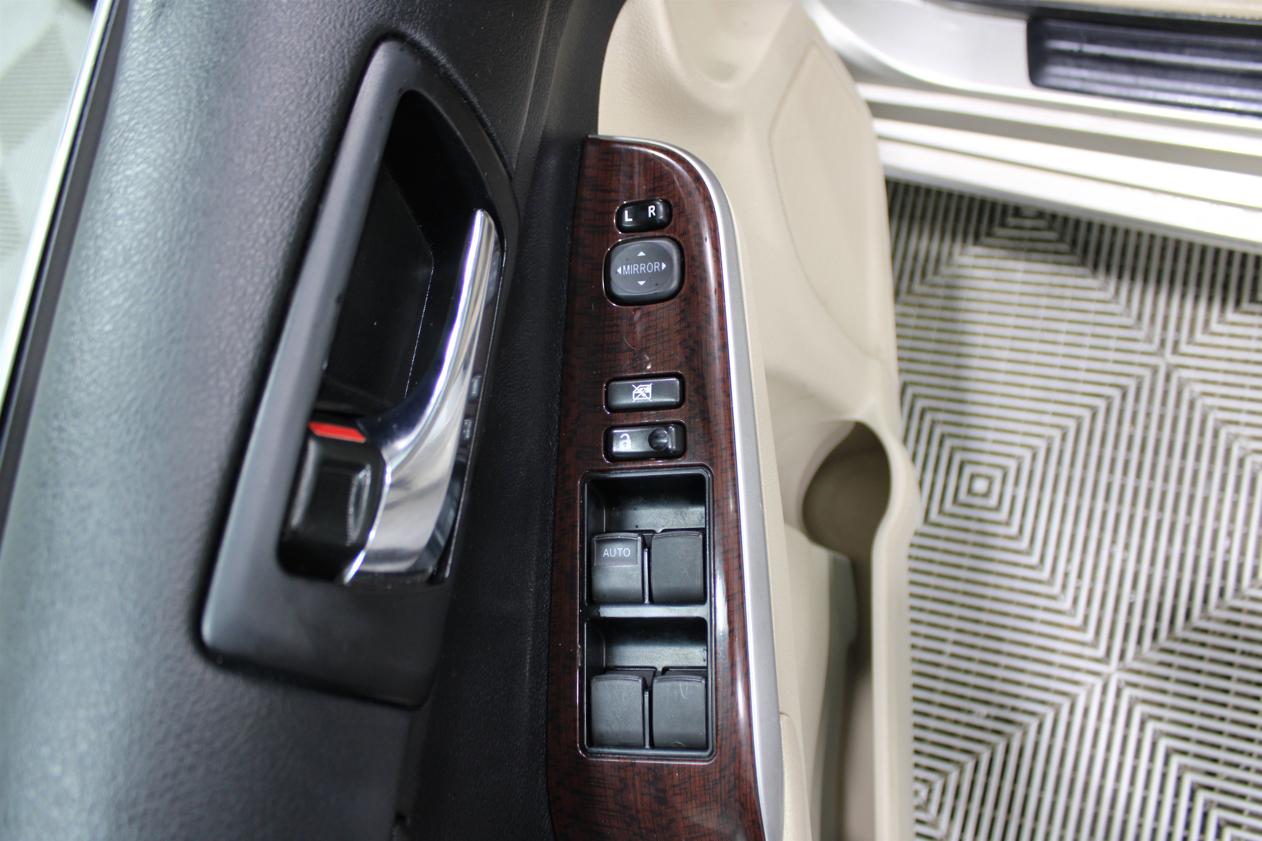 Used 2014 Toyota Camry SE image 5