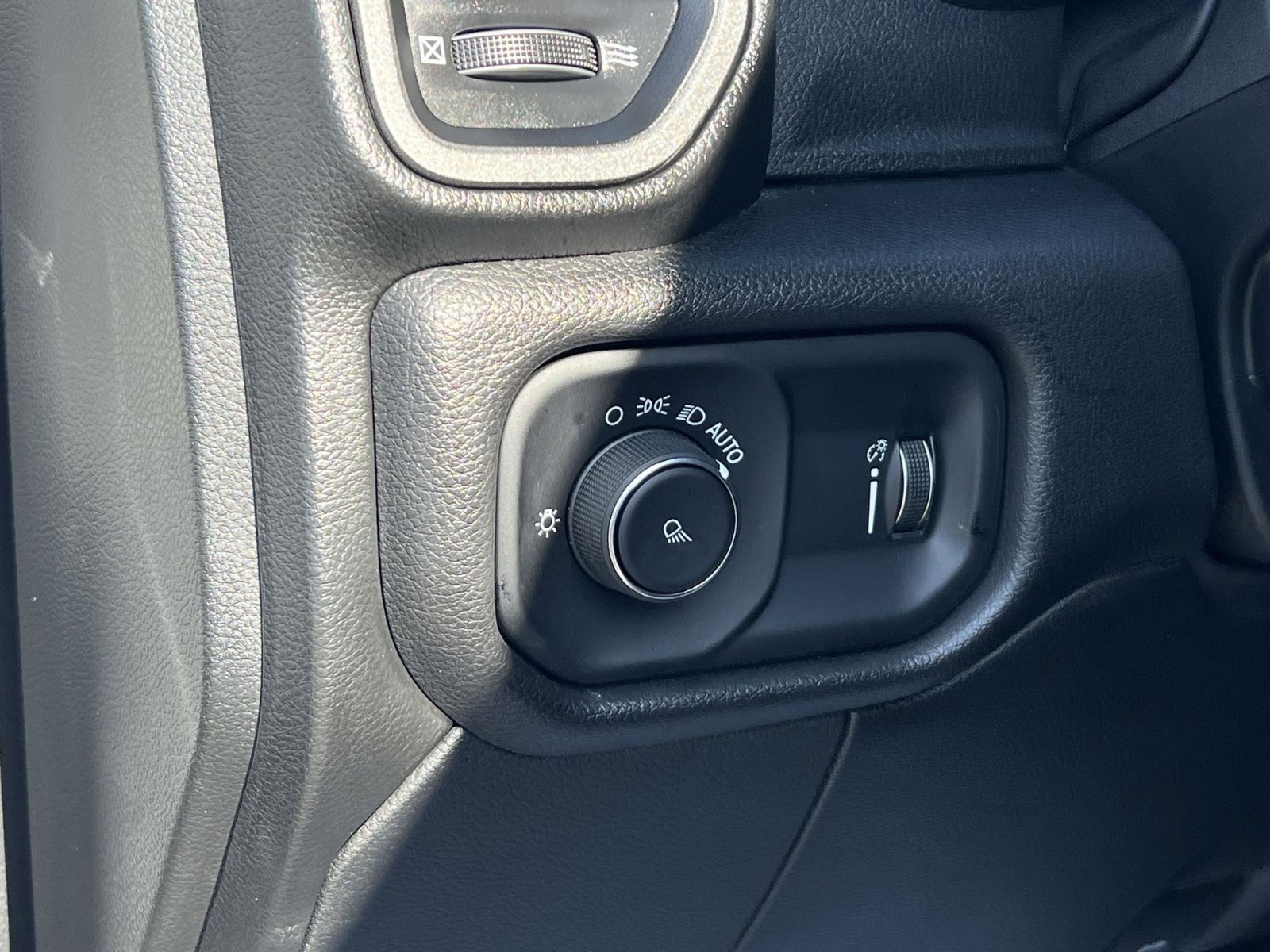 Used 2024 RAM 2500 Tradesman w/ Chrome Appearance Group image 29