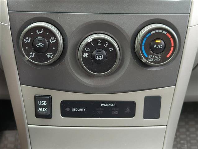 Used 2013 Toyota Corolla LE FWD image 9