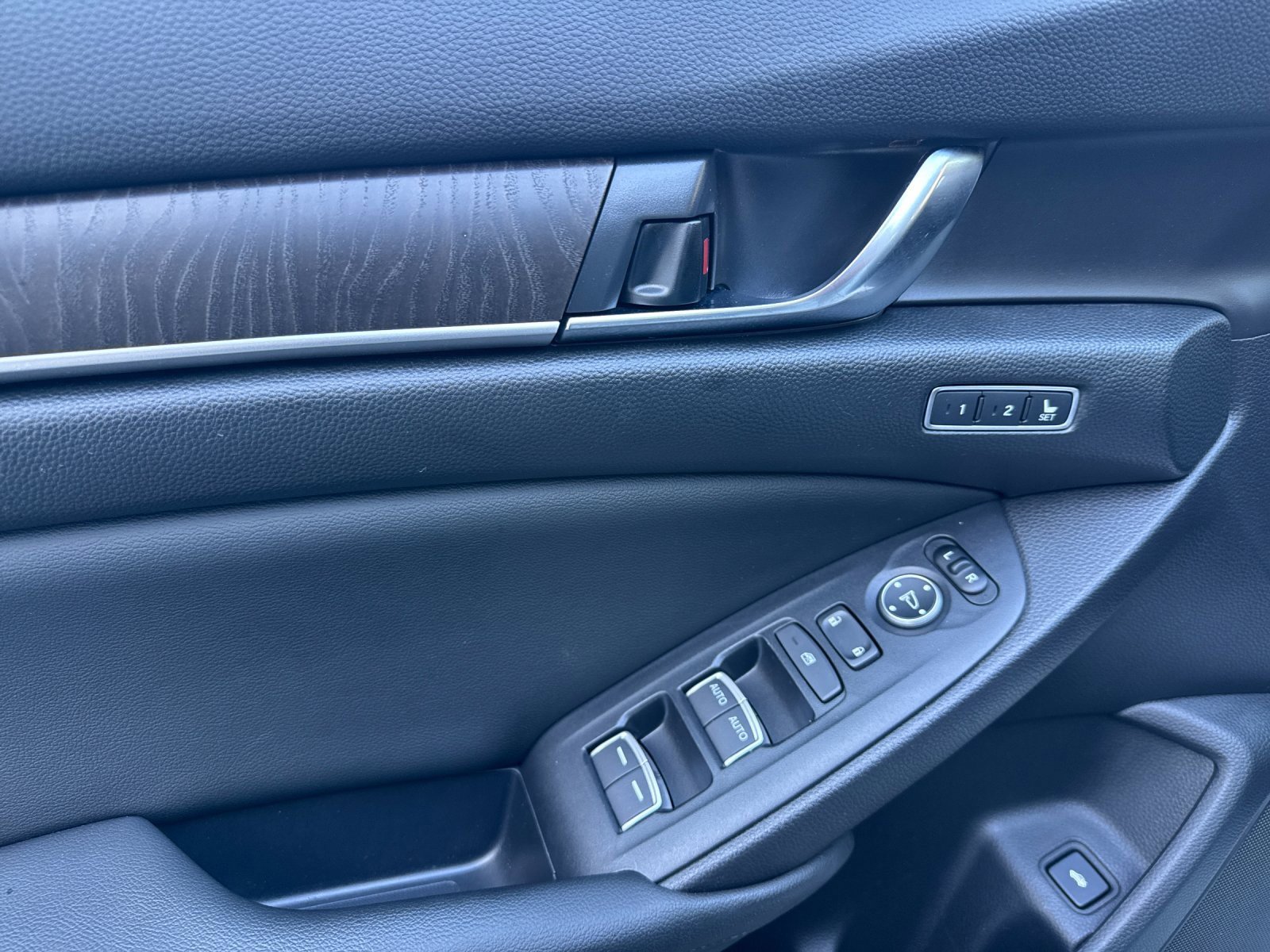 Used 2019 Honda Accord Touring image 11