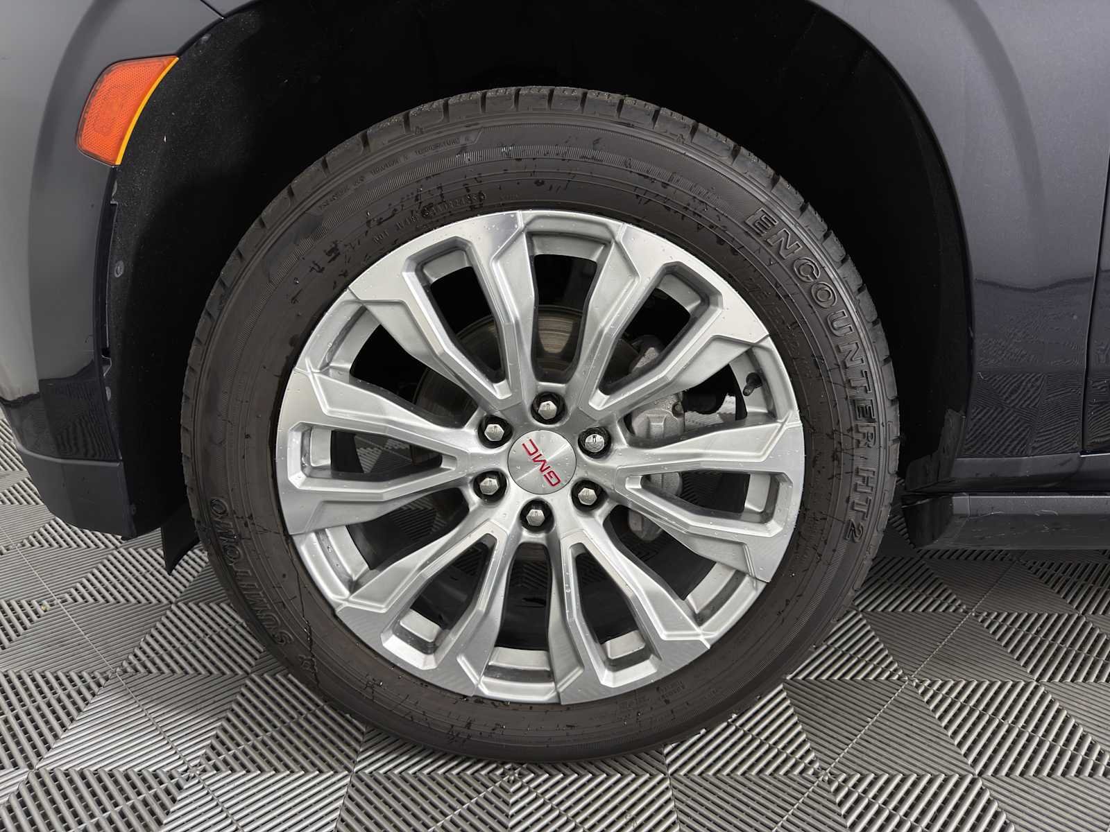 Used 2023 GMC Yukon Denali AWD/4WD image 9
