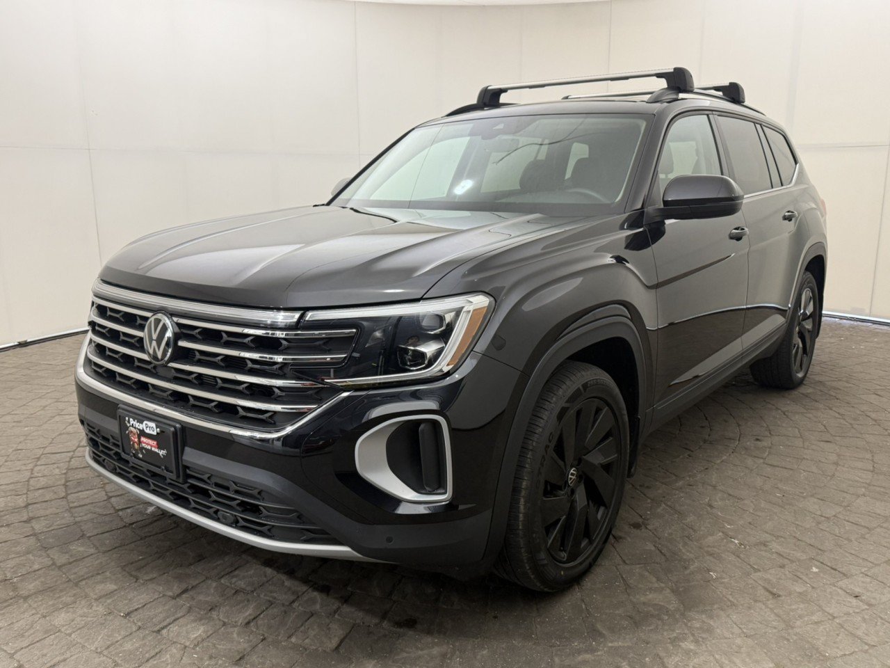 Used 2024 Volkswagen Atlas SE AWD/4WD image 3