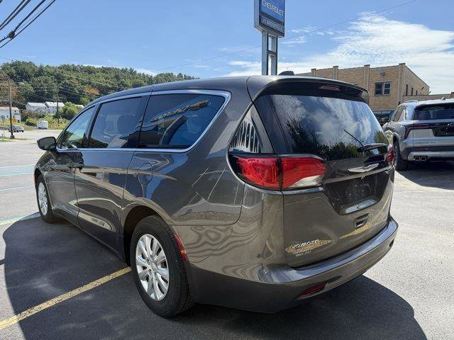 Used 2021 Chrysler Voyager L image 5
