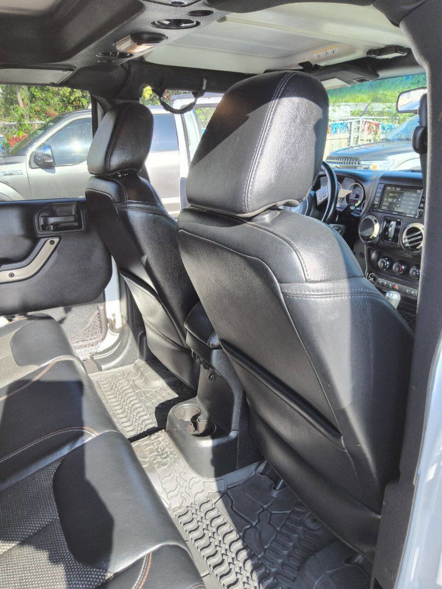 Used 2016 Jeep Wrangler Unlimited Sahara AWD/4WD image 23