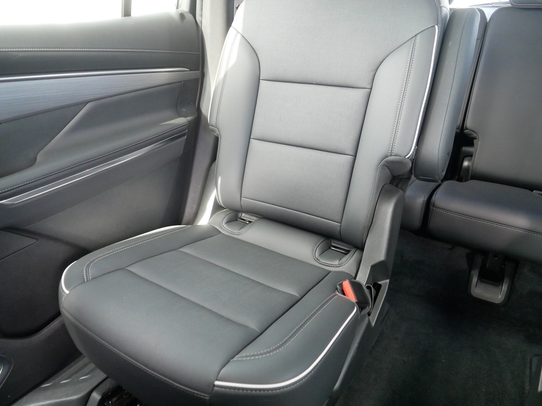 Used 2025 Buick Enclave Preferred AWD/4WD image 12