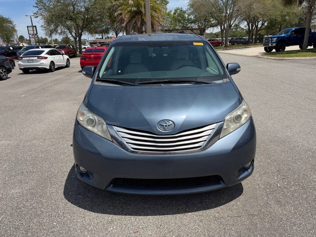 Used 2014 Toyota Sienna Limited w/ Limited Premium Package FWD image 11