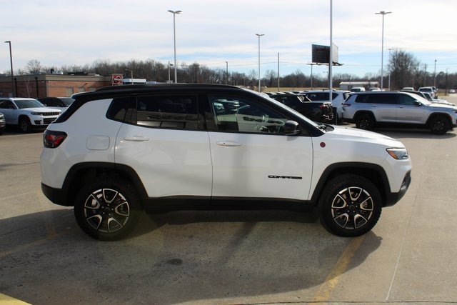 Used 2025 Jeep Compass Trailhawk w/ Trailhawk Elite Group image 6