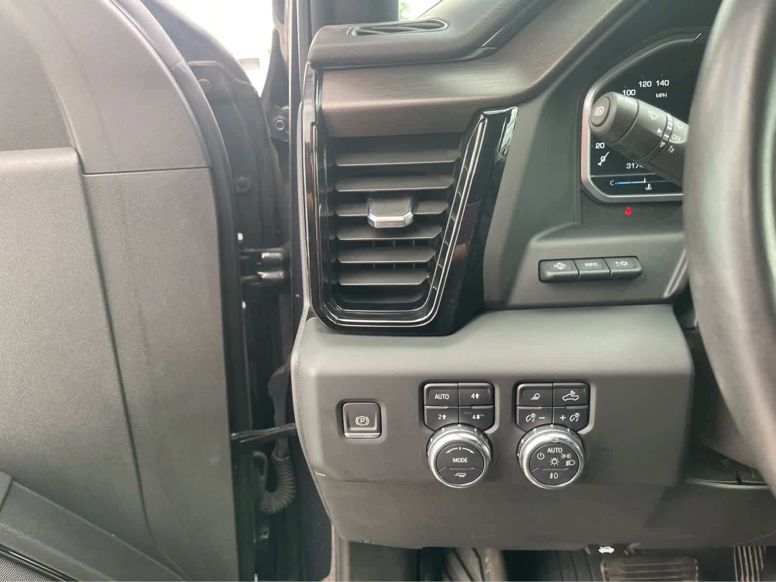 Used 2023 GMC Sierra 1500 AT4 w/ AT4 Premium Package AWD/4WD image 14