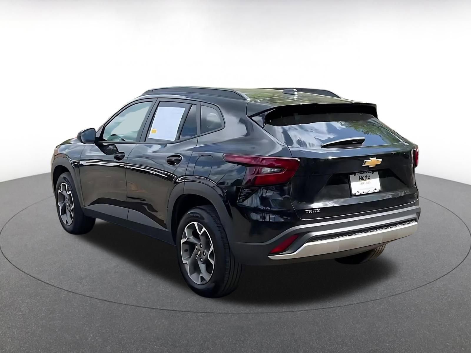 Used 2025 Chevrolet Trax LT image 11