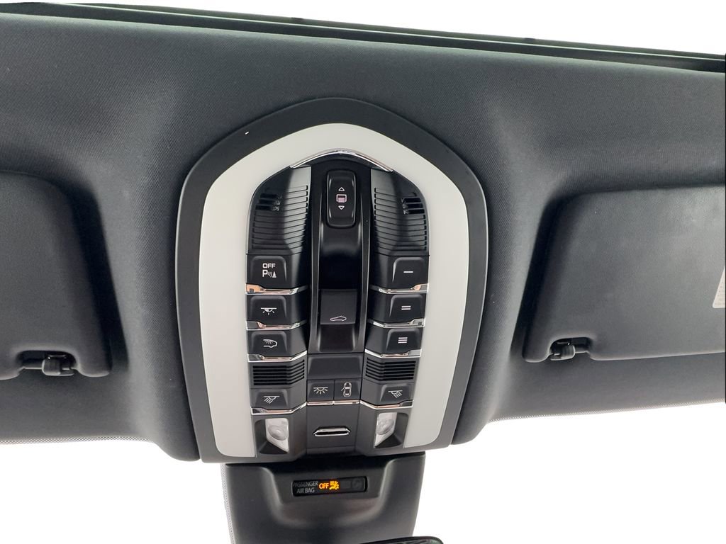 Used 2024 Porsche Macan Turbo AWD/4WD image 46