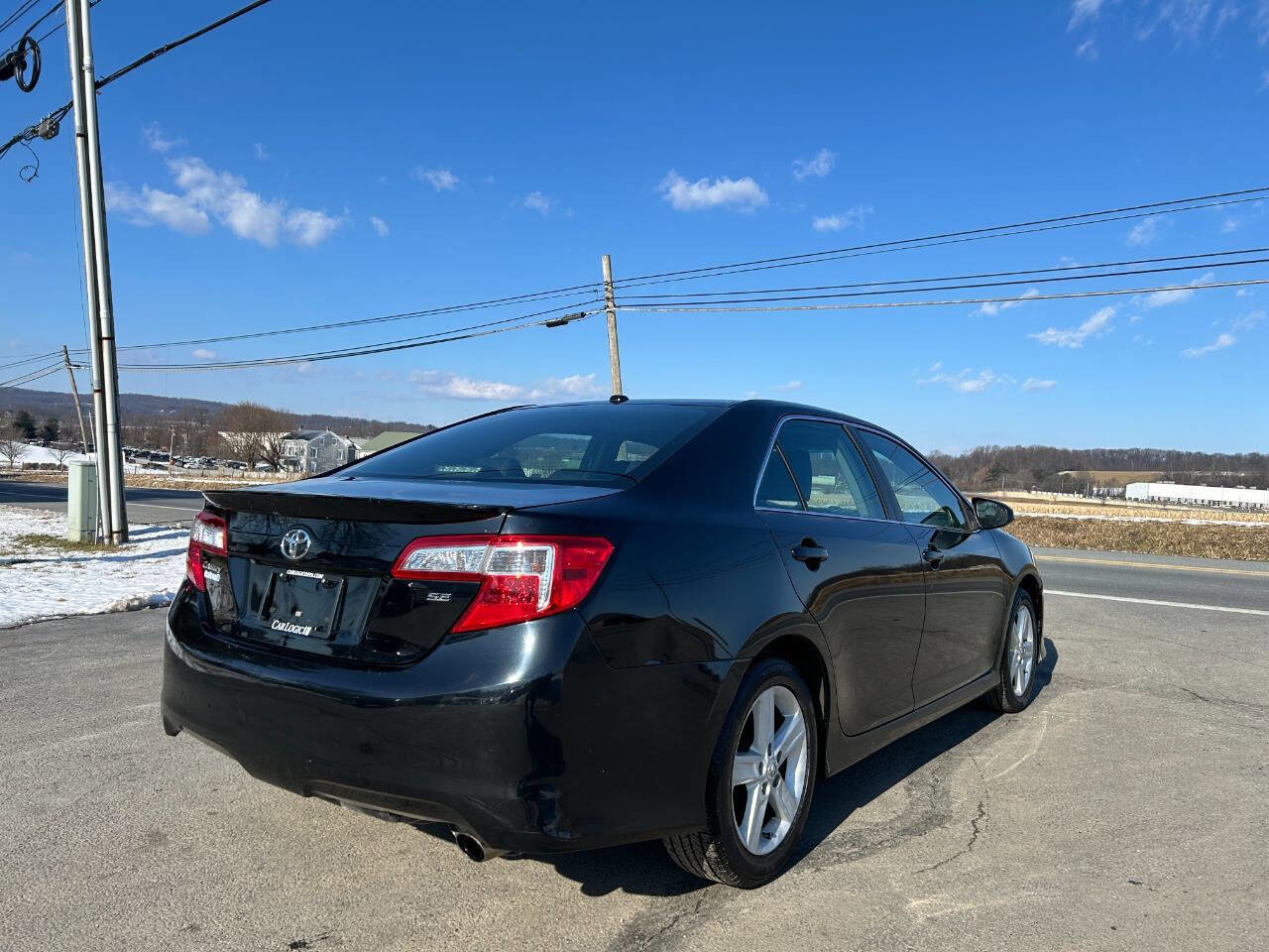 Used 2014 Toyota Camry SE w/ Moonroof Package FWD image 11