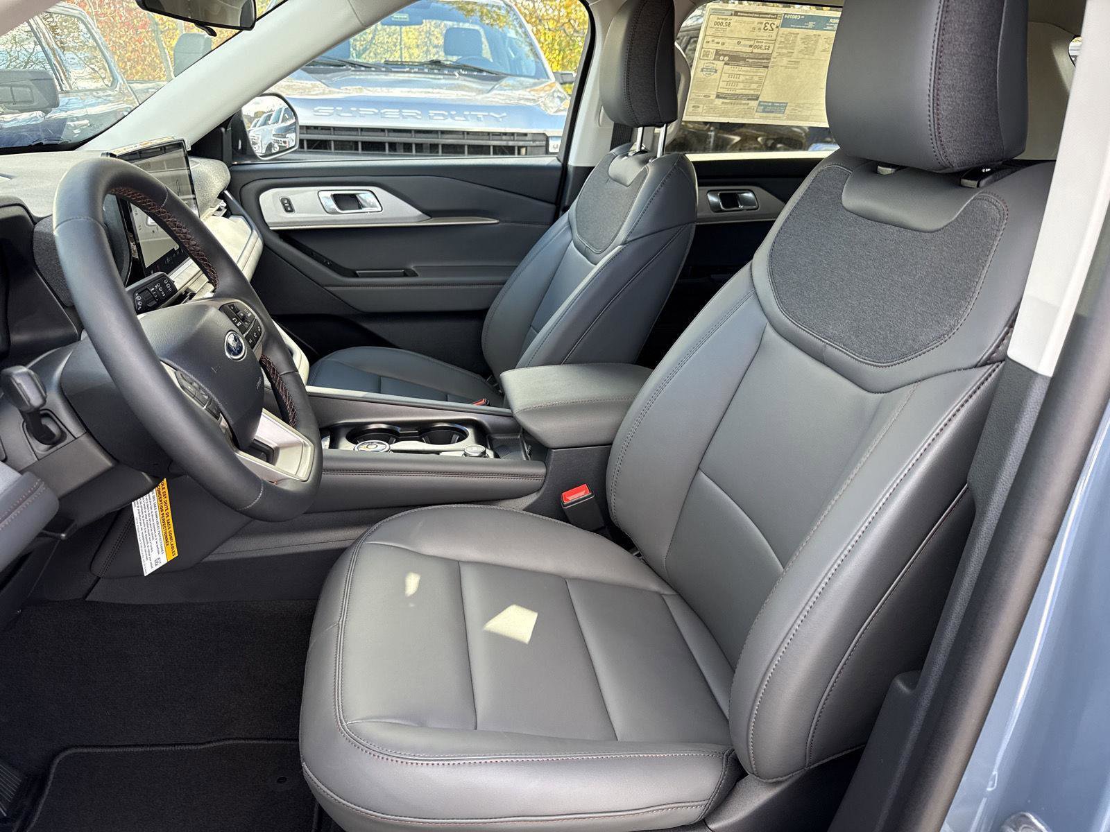 New 2025 Ford Explorer Active w/ Active Comfort Package image 11