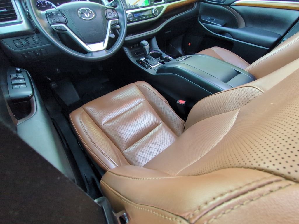 Used 2018 Toyota Highlander Limited image 25