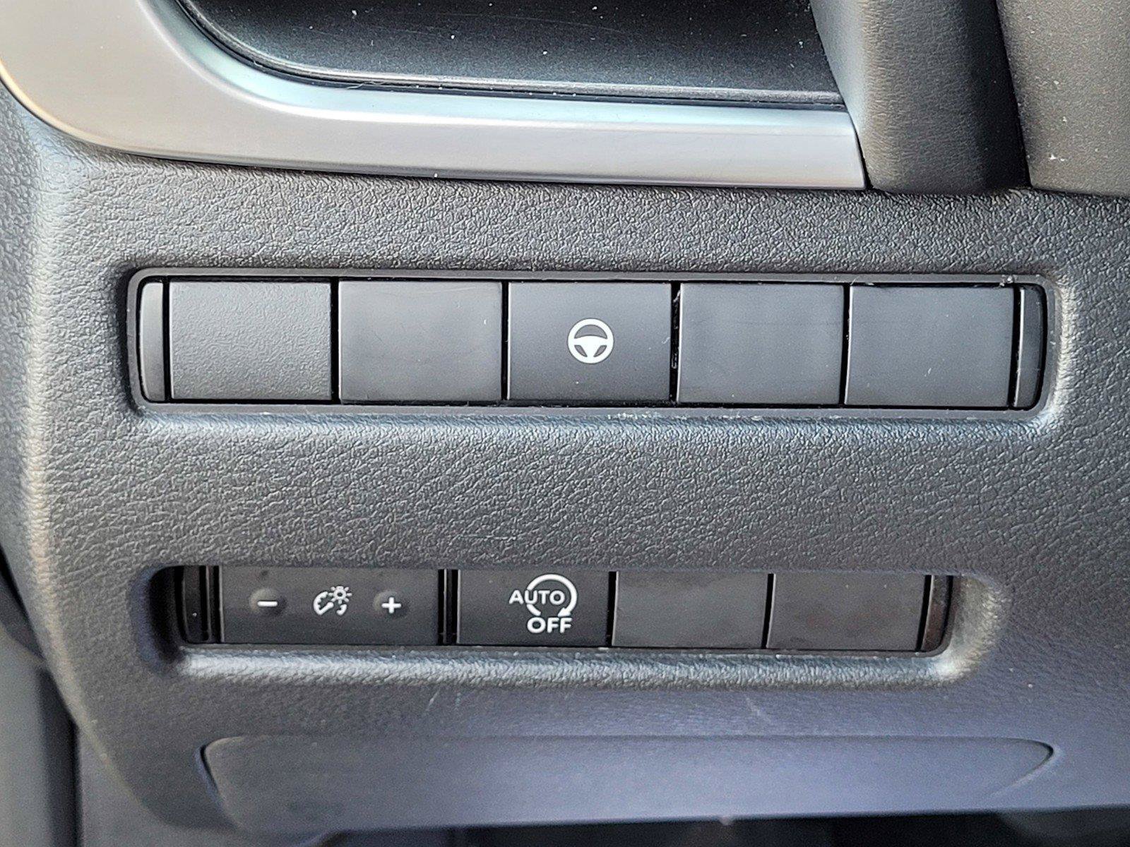 Used 2023 Nissan Rogue SV FWD image 14