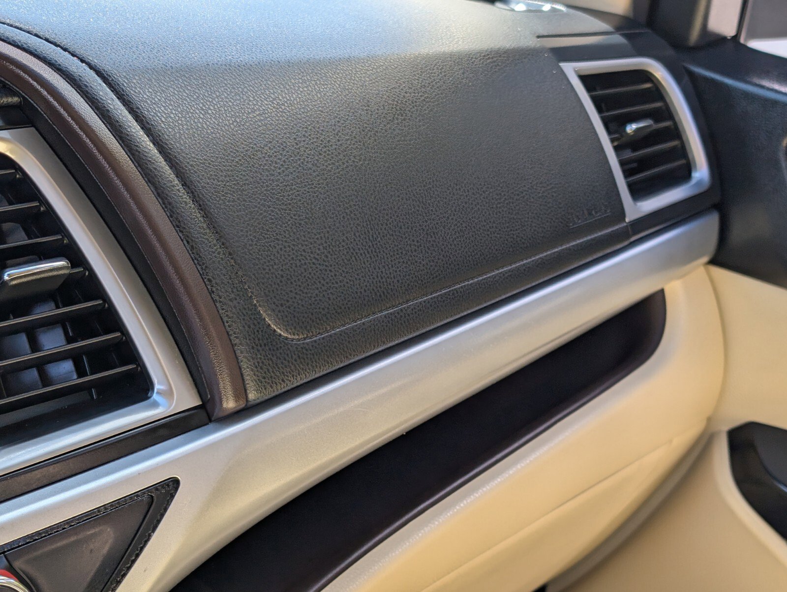 Used 2018 Toyota Highlander XLE image 28