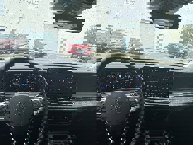 Used 2025 Volkswagen Tiguan S image 26