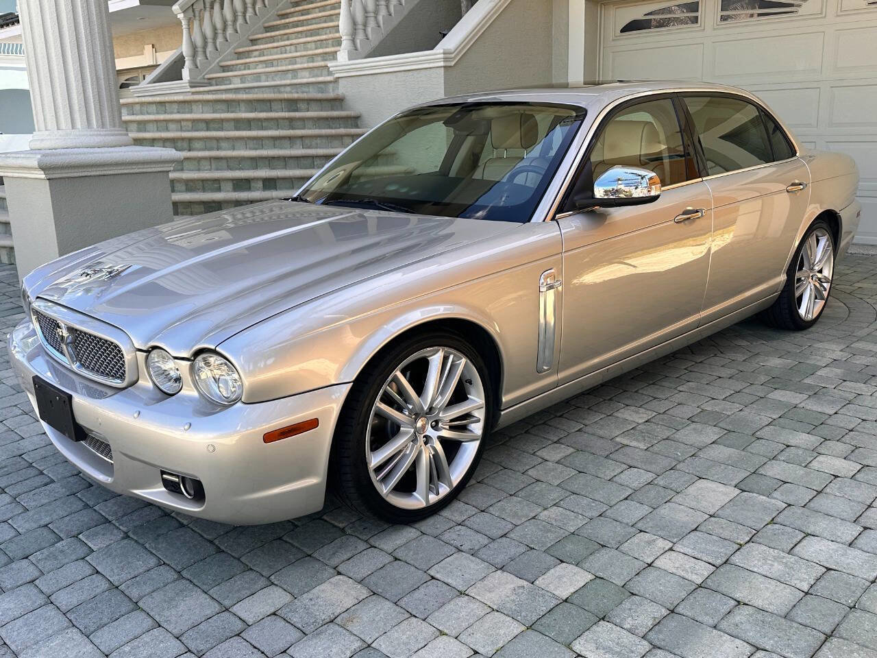 Used 2009 Jaguar XJ Vanden Plas Super V8 Portfolio image 26