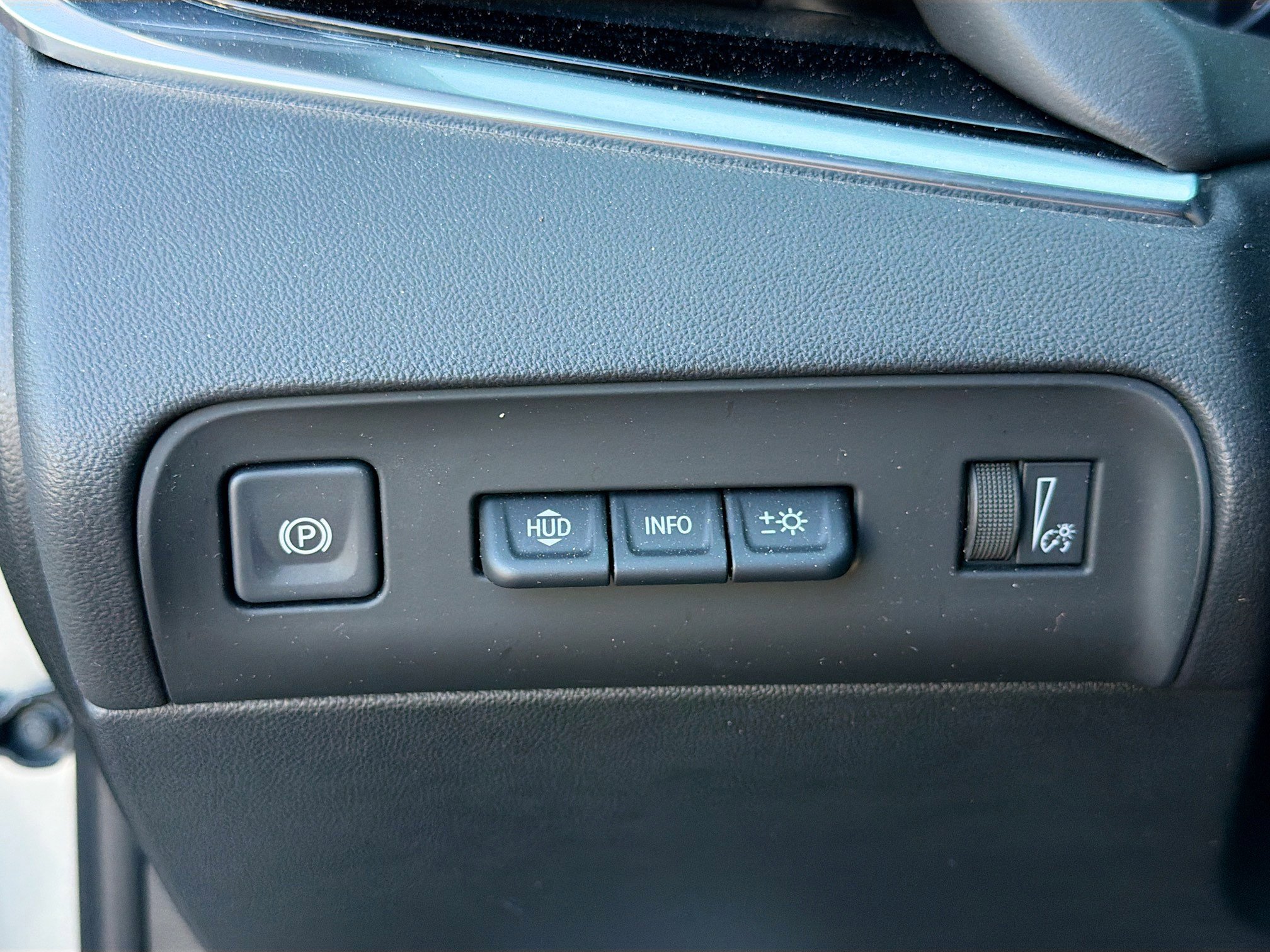 Used 2023 Buick Enclave Avenir w/ Avenir Technology Package image 33