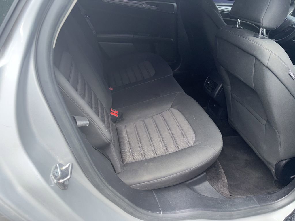 Used 2017 Ford Fusion SE w/ Fusion SE Technology Package image 11