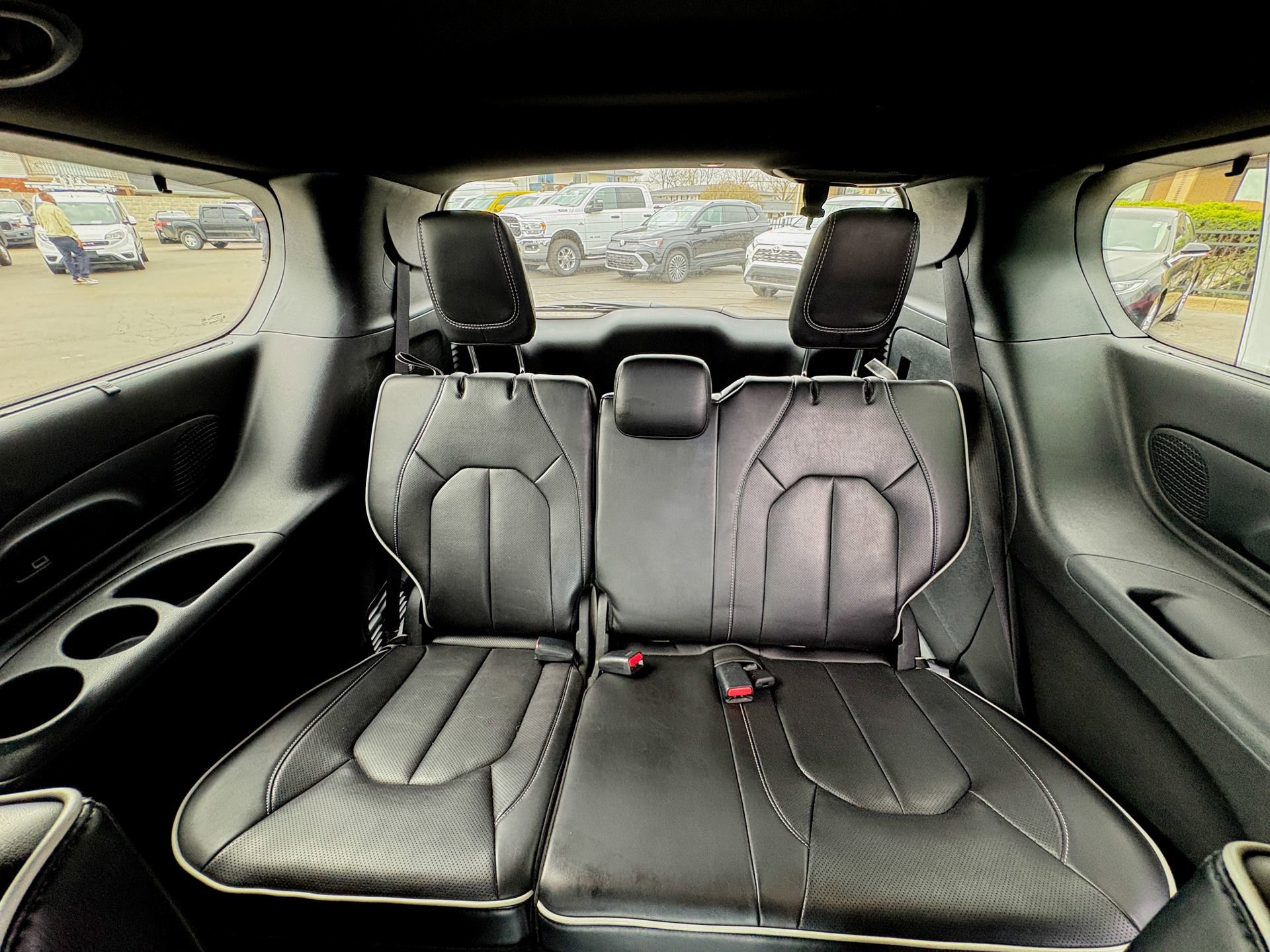 Used 2025 Chrysler Pacifica Limited image 18