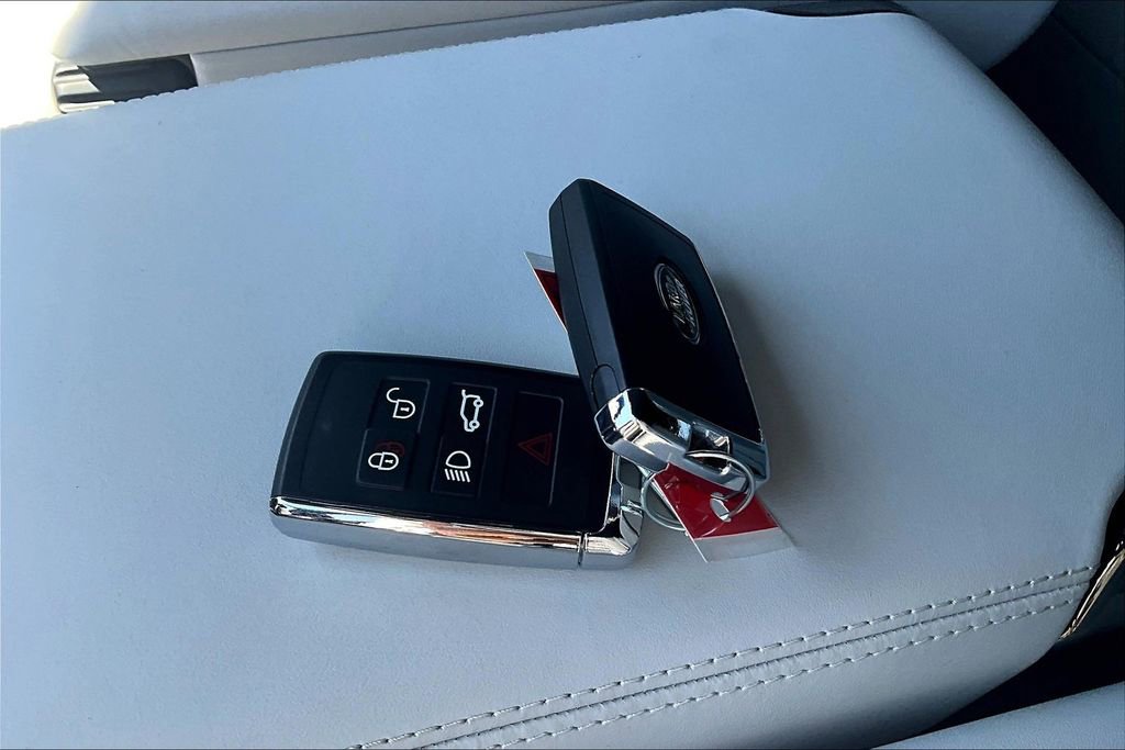 Used 2026 Land Rover Range Rover Sport SE image 10