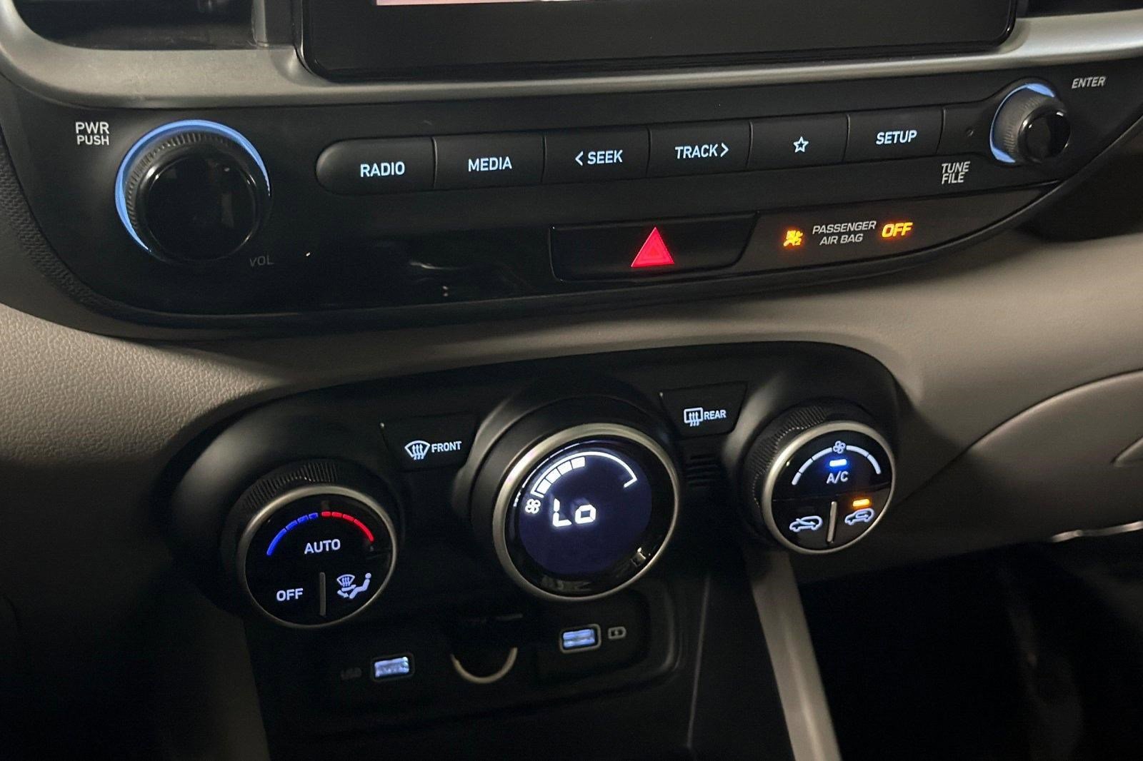 Used 2022 Hyundai Venue SEL image 17