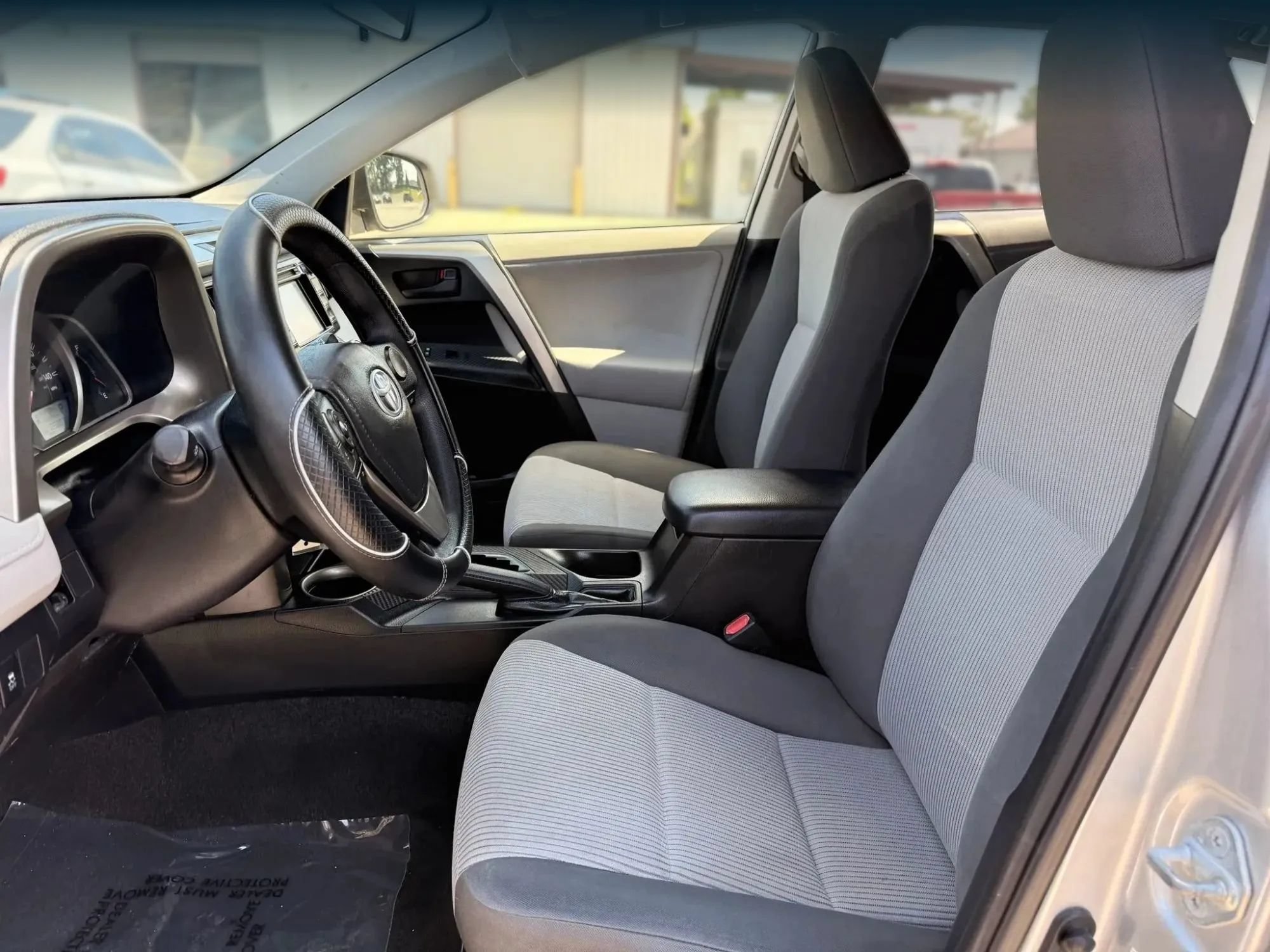Used 2013 Toyota RAV4 LE FWD image 2
