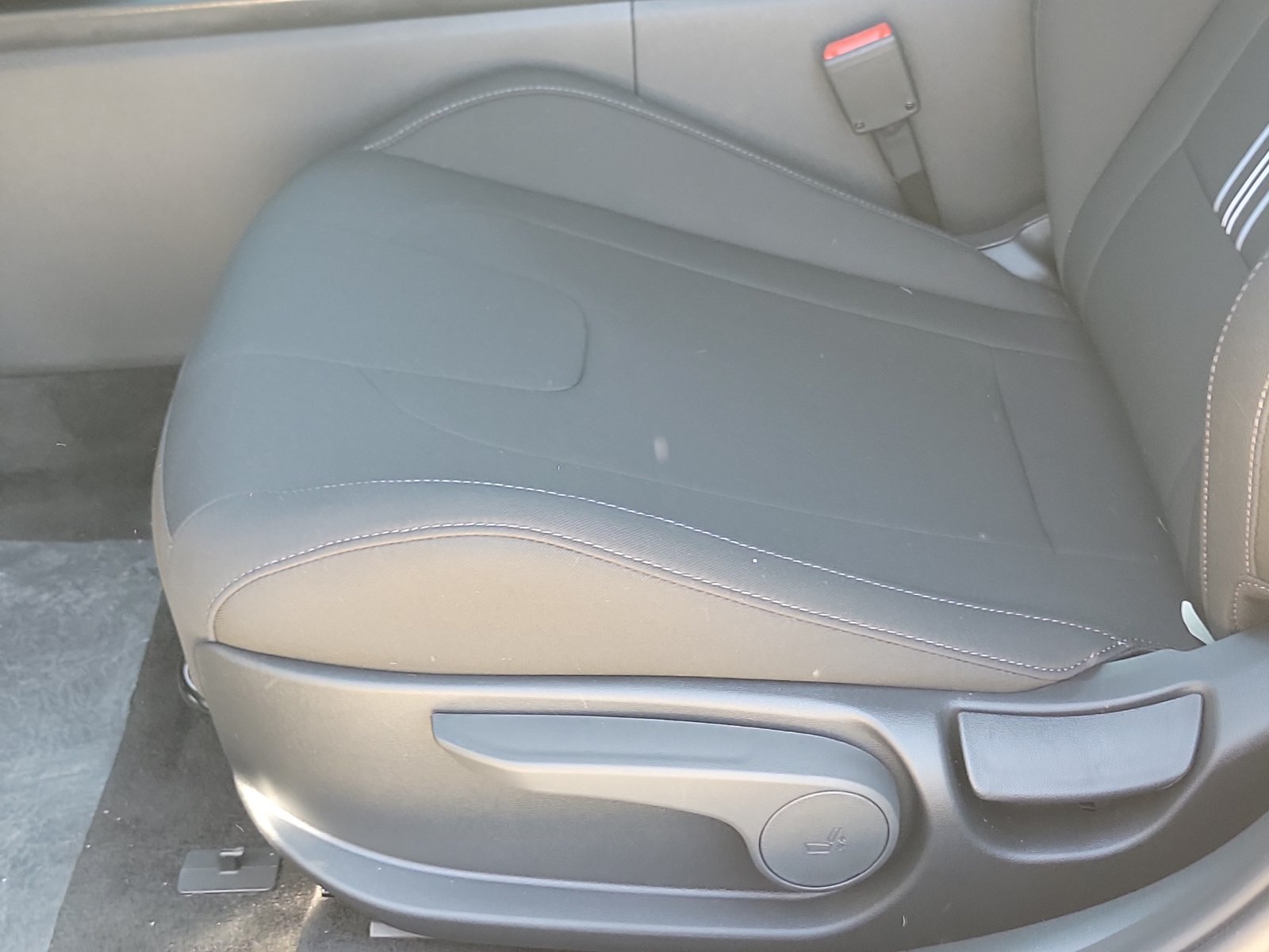 New 2026 Hyundai Elantra SEL Sport FWD image 16