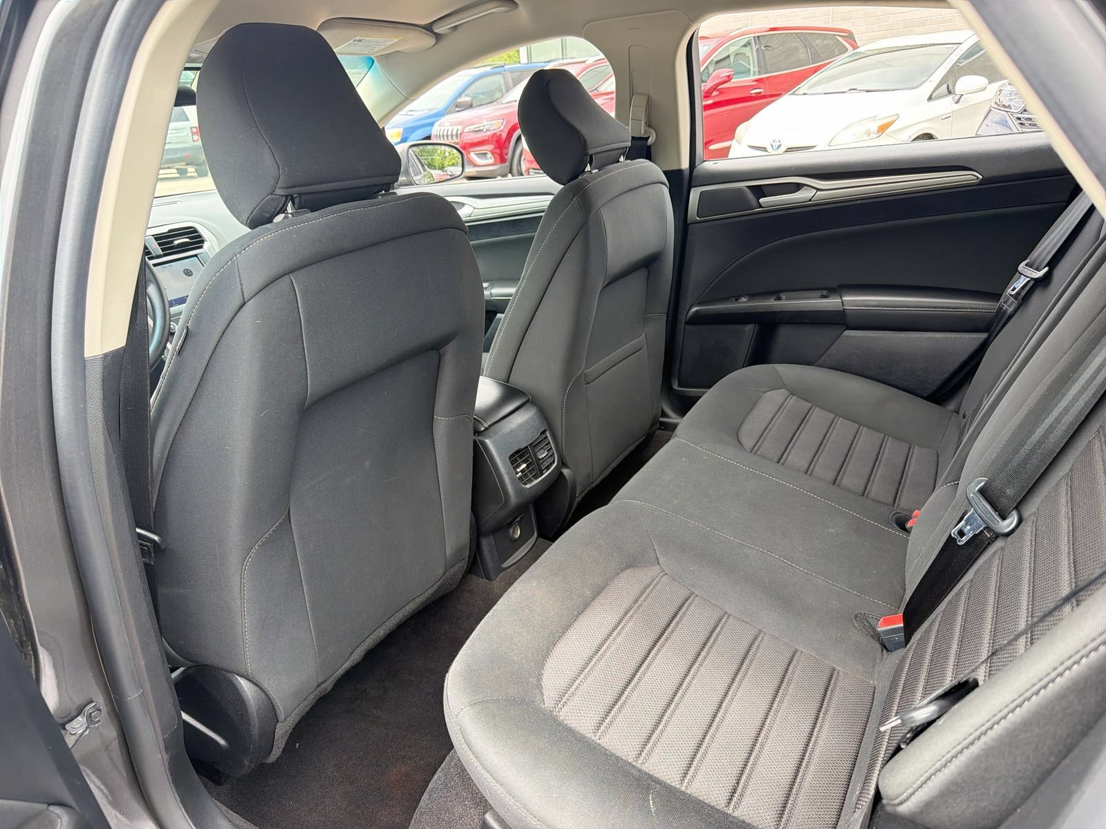 Used 2020 Ford Fusion SE FWD image 19
