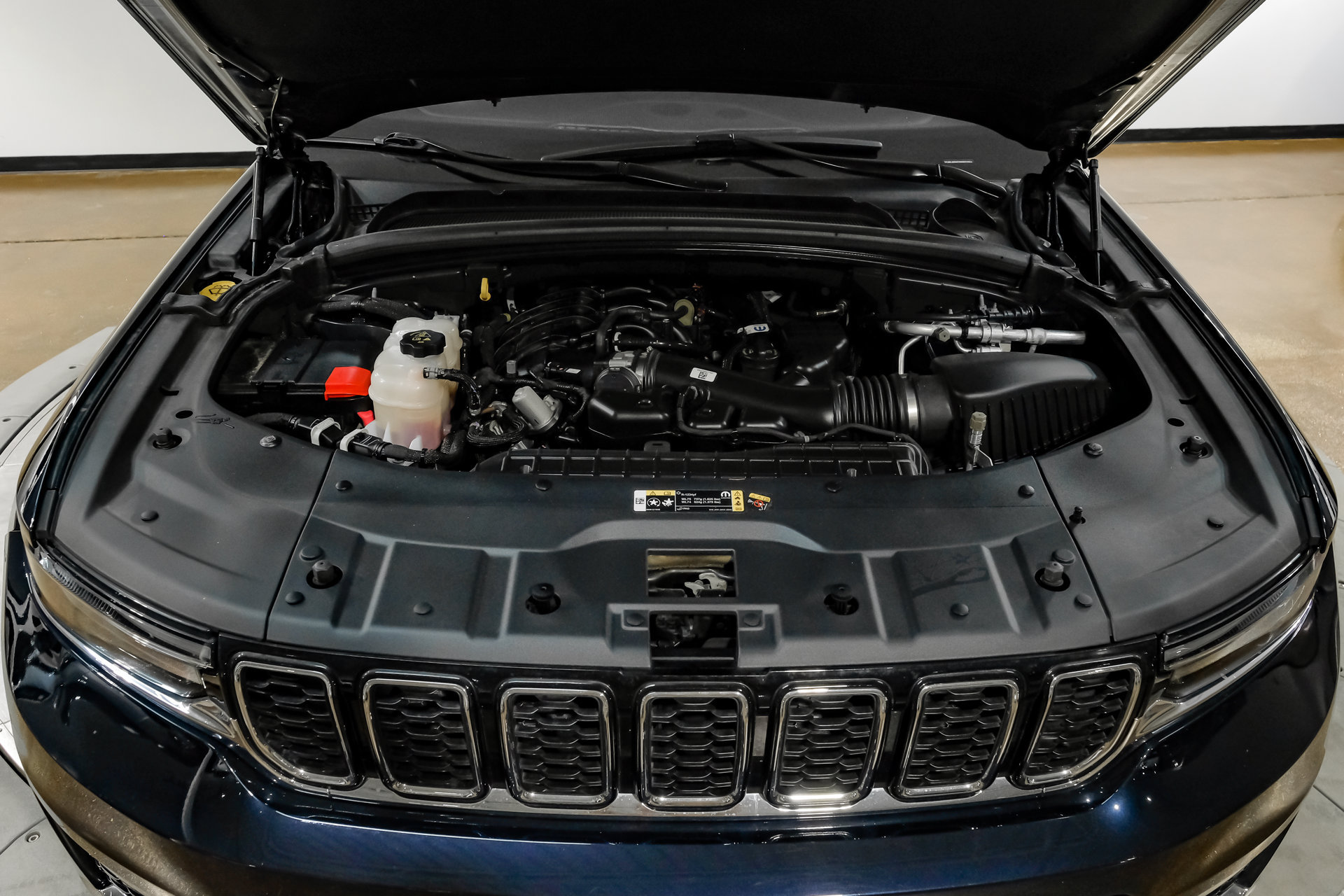 Used 2023 Jeep Grand Cherokee L Limited AWD/4WD image 55