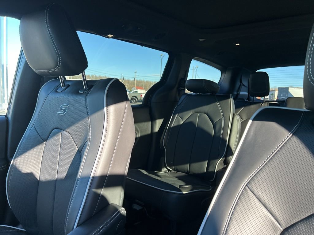 New 2026 Chrysler Pacifica Limited w/ S Appearance Package image 14