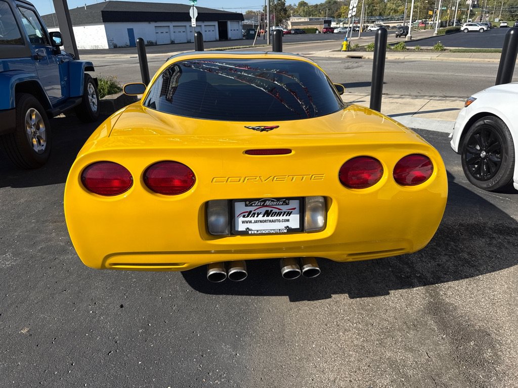 Used 2000 Chevrolet Corvette Coupe w/ Roof Pkg RWD image 6