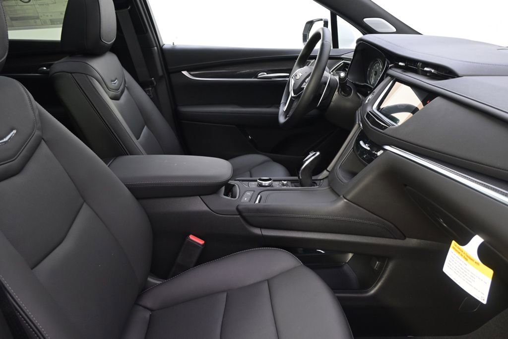 New 2025 Cadillac XT5 Sportv w/ LPO, Red Accent Package image 16