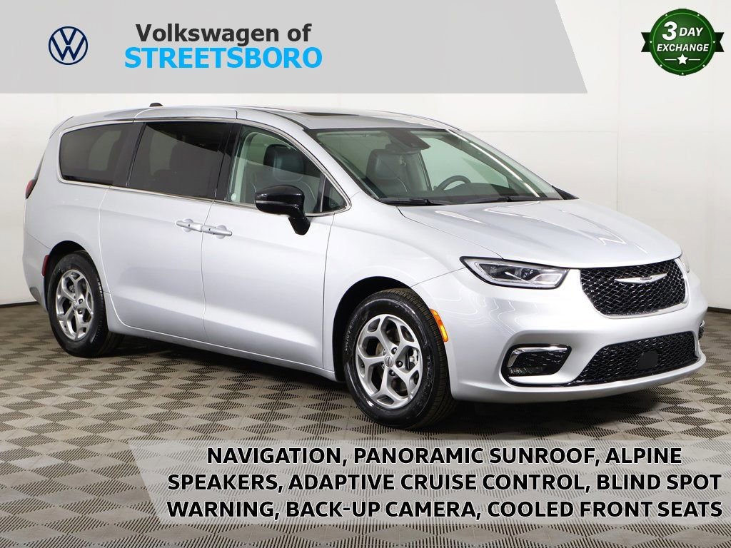 Used 2024 Chrysler Pacifica Limited image 1