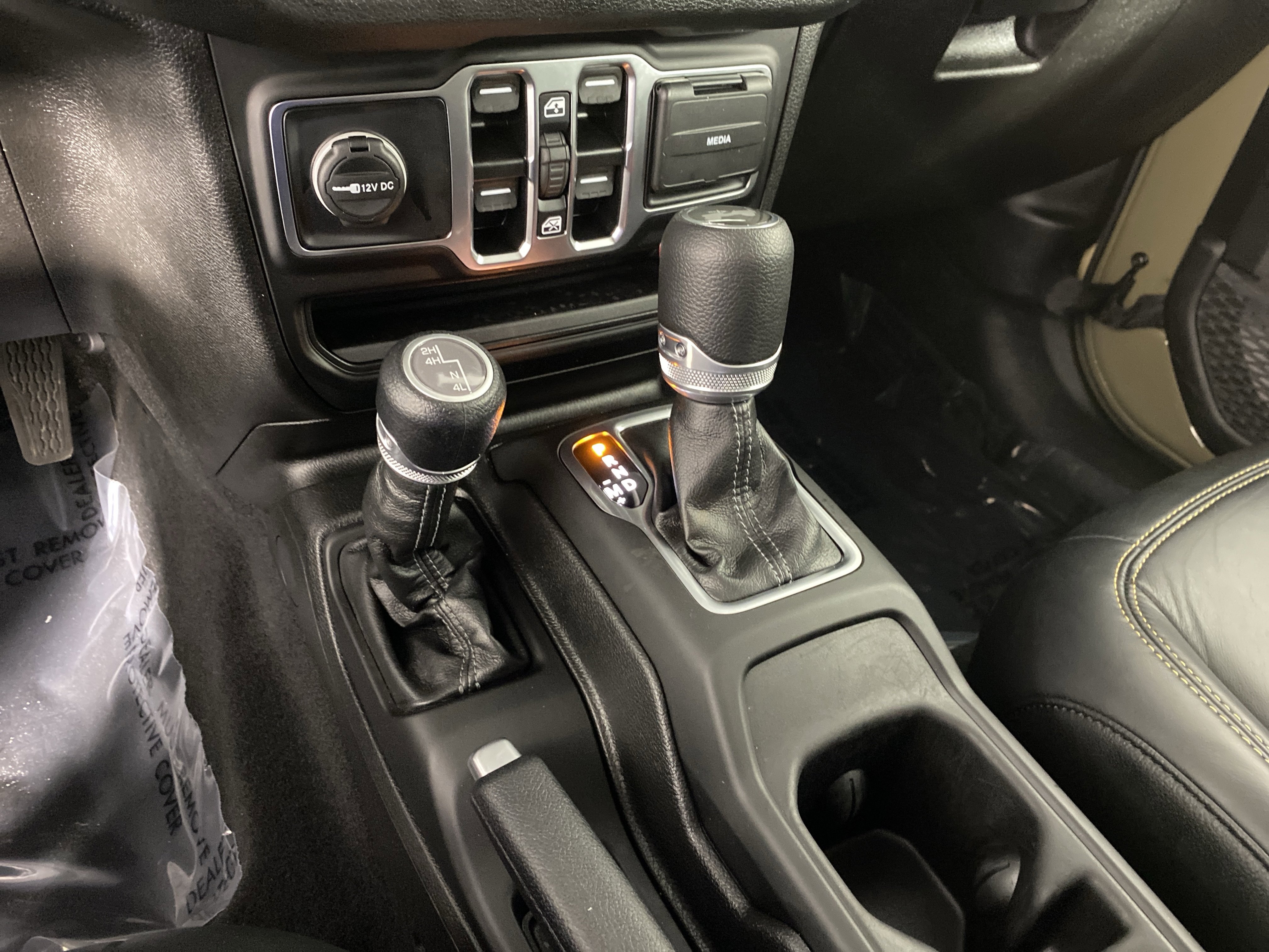 Used 2025 Jeep Wrangler Sport S image 28