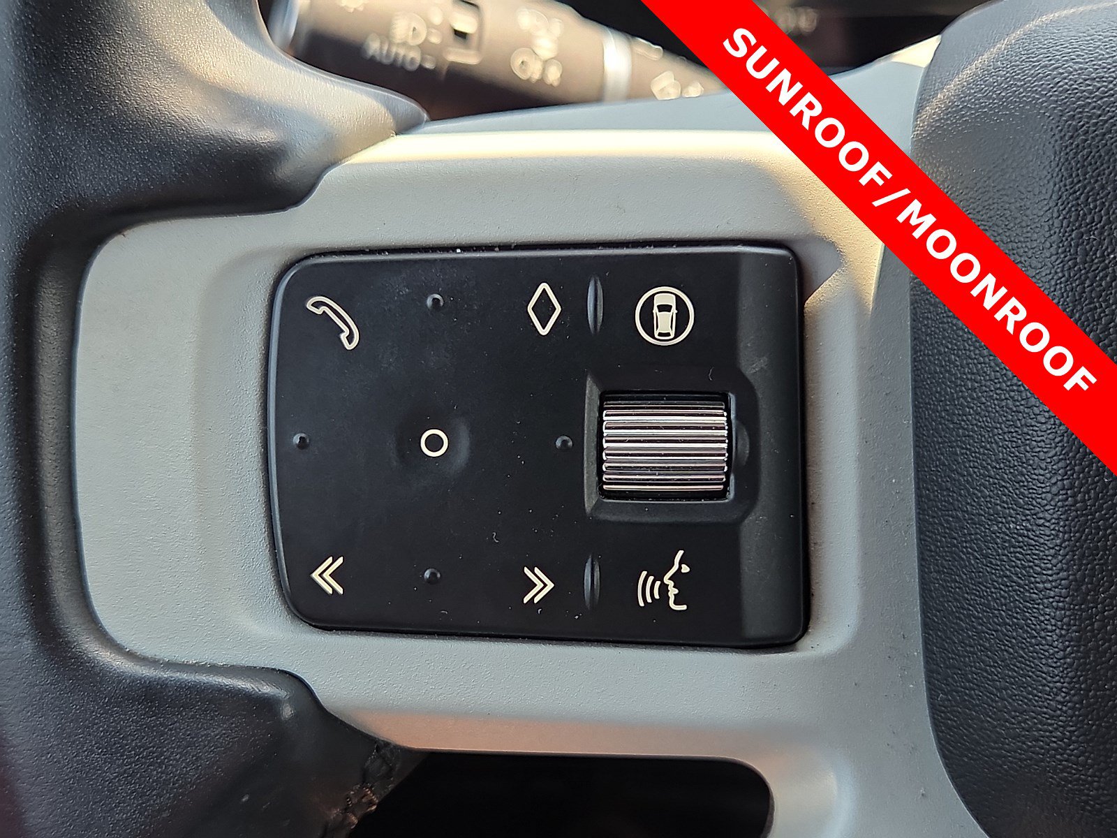 Used 2024 Land Rover Defender 110 X-Dynamic SE AWD/4WD image 21