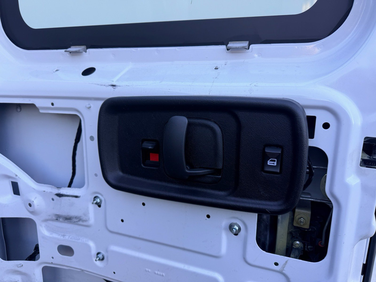 Used 2015 Chevrolet Express 2500 RWD image 23