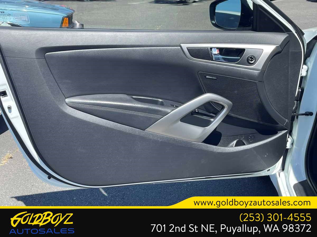 Used 2013 Hyundai Veloster w/ Style Pkg FWD image 16