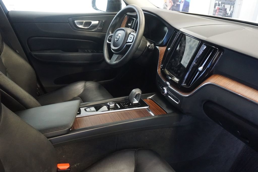 Used 2024 Volvo XC60 B5 Plus AWD/4WD image 24
