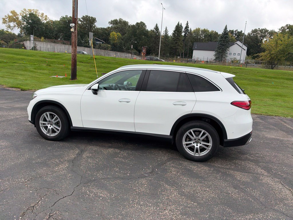 Used 2025 Mercedes-Benz GLC 300 4MATIC image 36